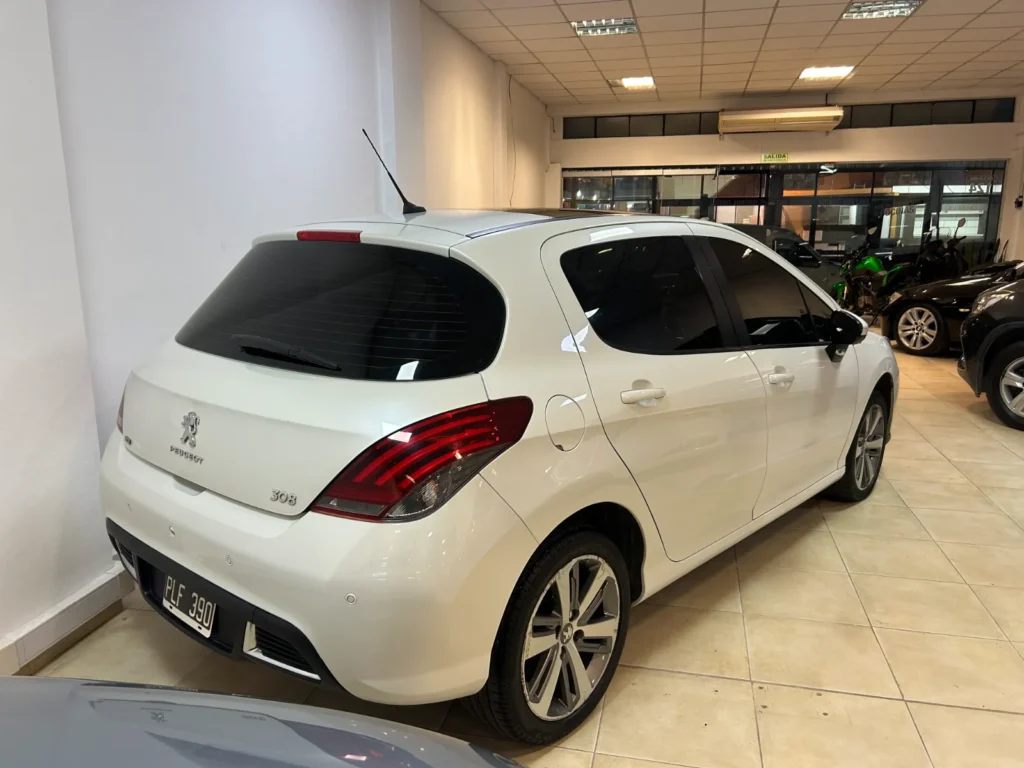 Peugeot 308 Año 2016 Vista Posterior Derecha