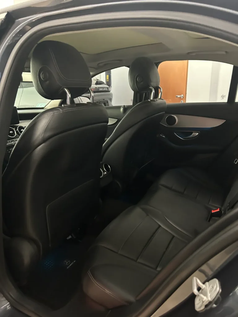 Mercedes C250 Modelo 2015 vista interior trasera