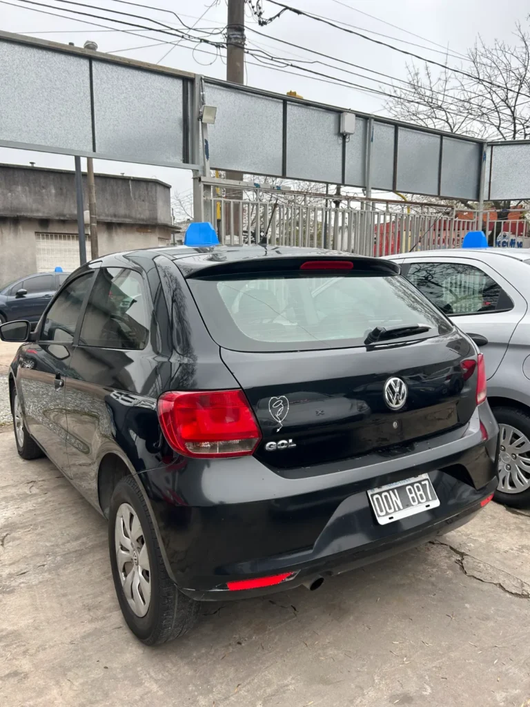 Volkswagen Gol Trend Modelo 2015 vista posterior izquierda