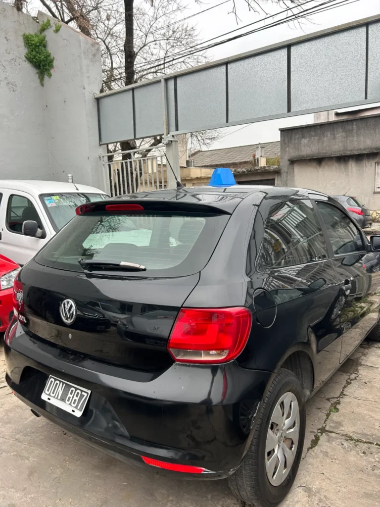 Volkswagen Gol Trend Modelo 2015 vista posterior derecha
