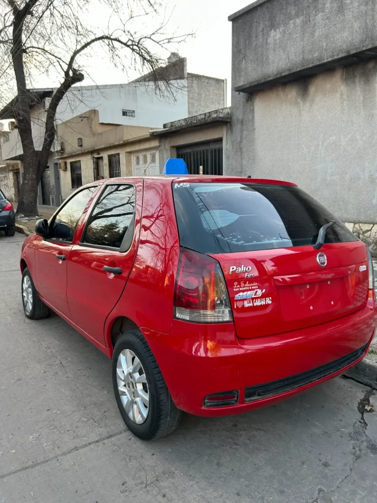 Fiat Palio Modelo 2016 vista posterior izquierda